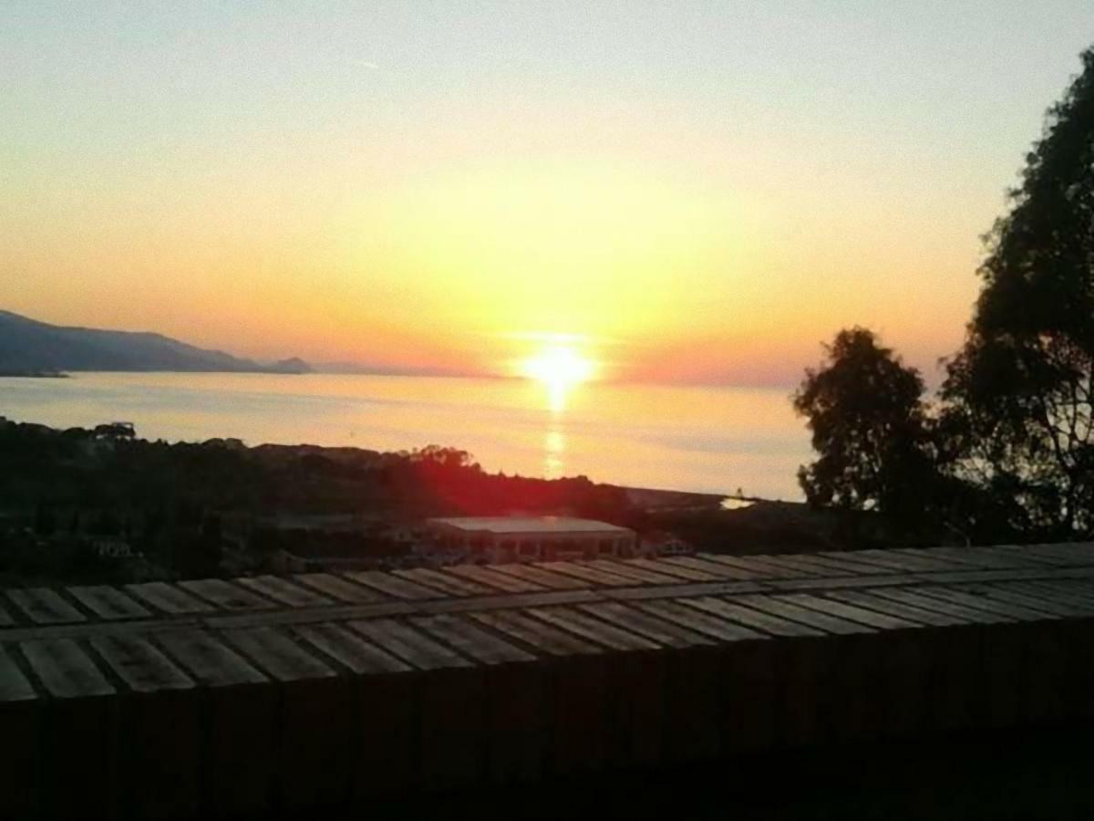 Casa Vacanze Camastra Santo Stefano di Camastra Exteriör bild